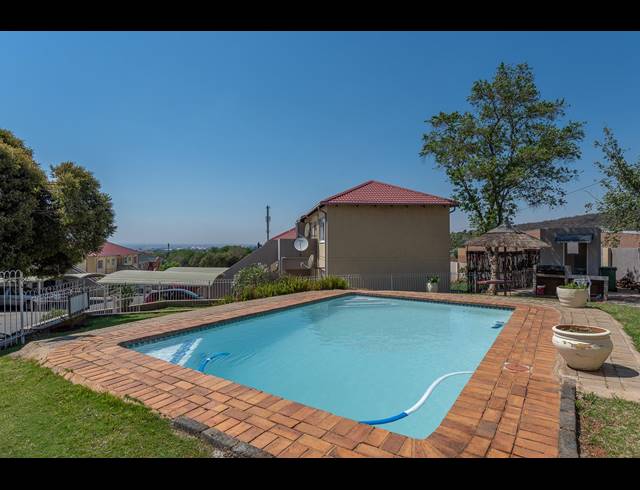 3 BEDROOM TOWNHOUSE FOR SALE IN MEYERSDAL